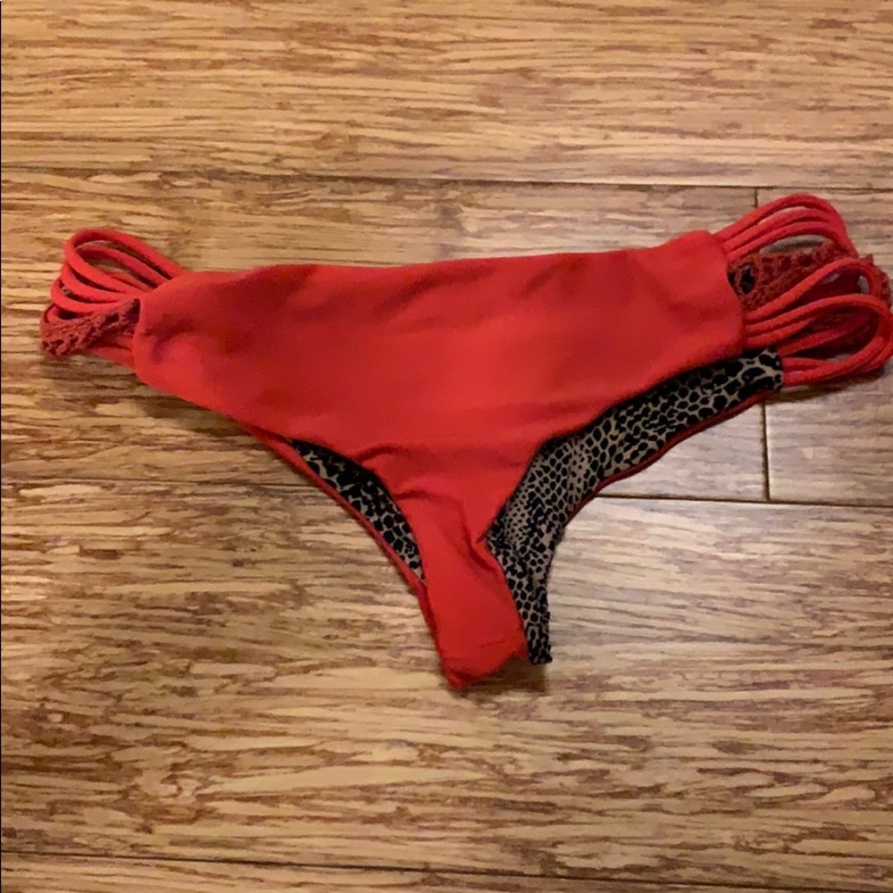Acacia Red Bottoms